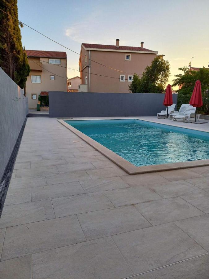 Star With Pool Apartment Biograd Na Moru