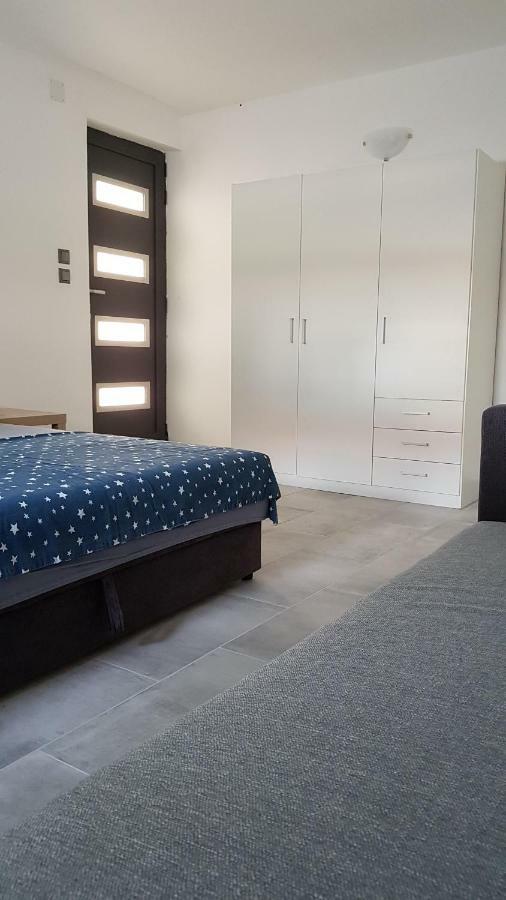 Star With Pool Apartment *